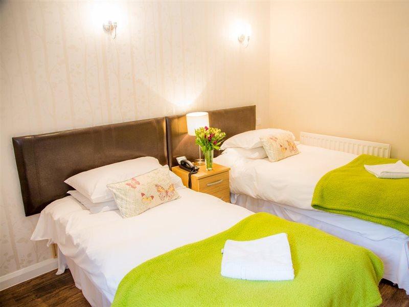 Stay And Relax At The Yew Tree Manuden Bagian luar foto