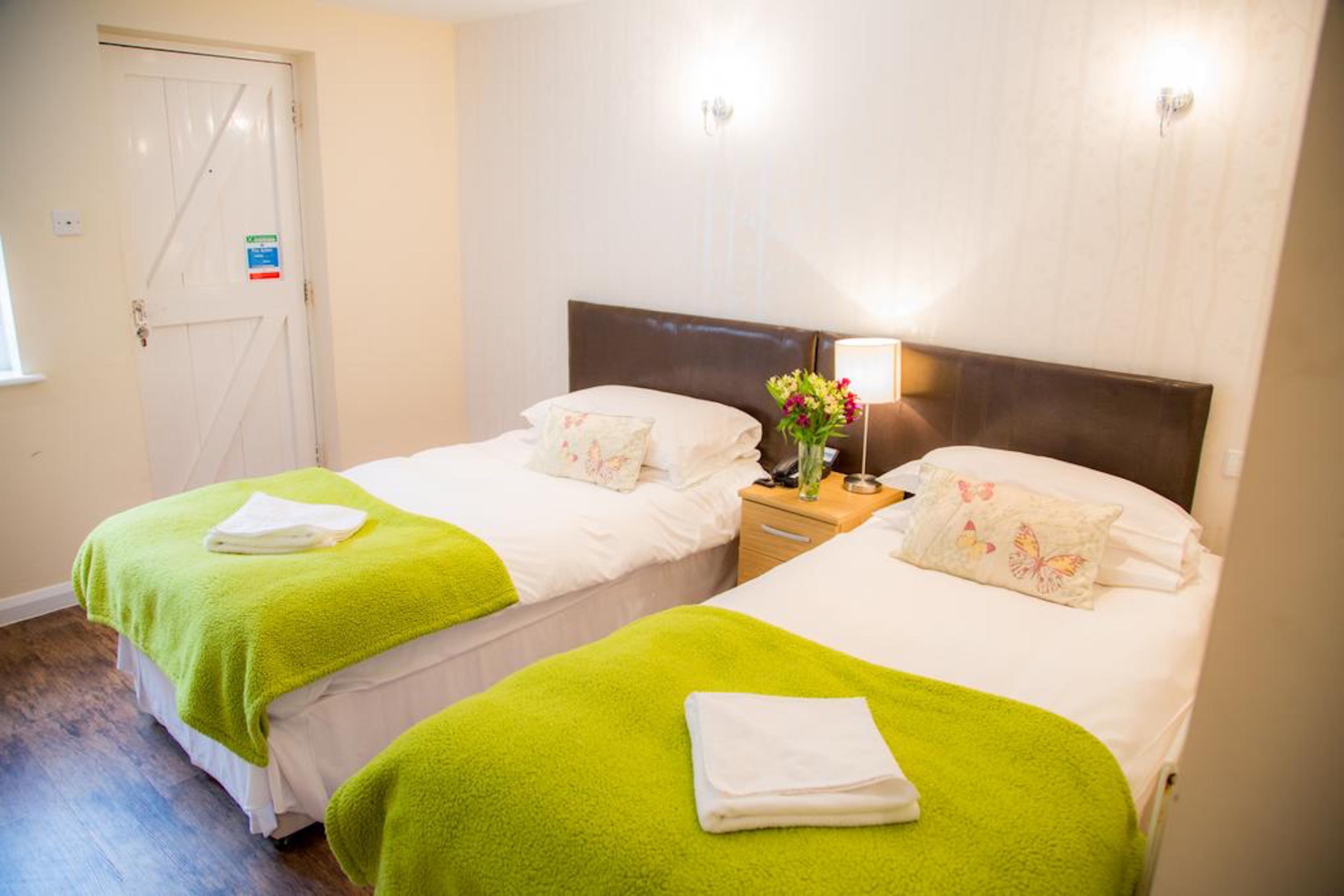Stay And Relax At The Yew Tree Manuden Bagian luar foto