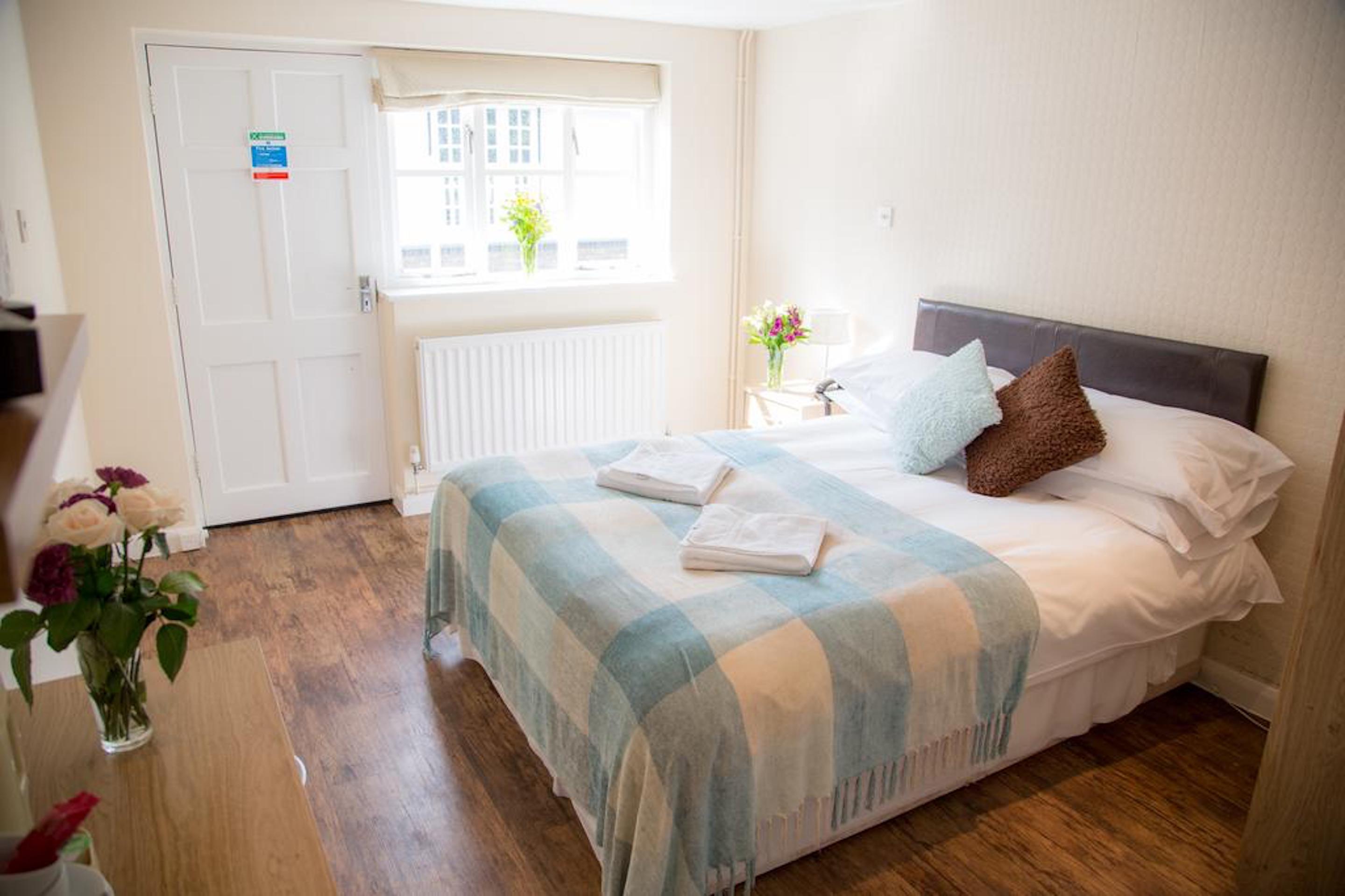 Stay And Relax At The Yew Tree Manuden Bagian luar foto