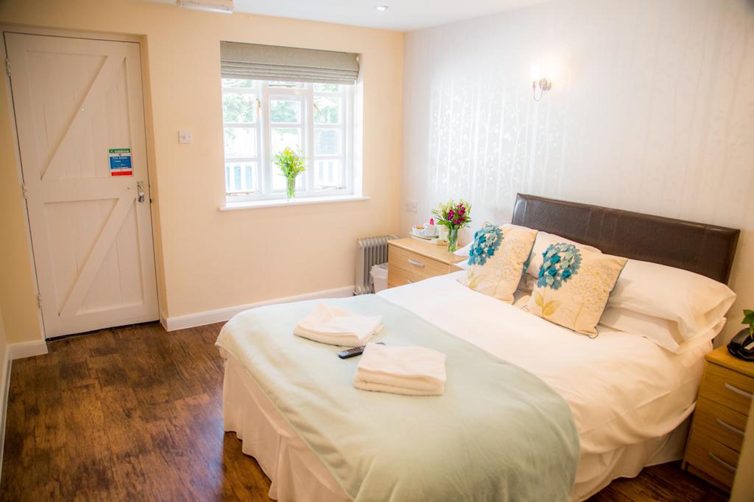 Stay And Relax At The Yew Tree Manuden Bagian luar foto
