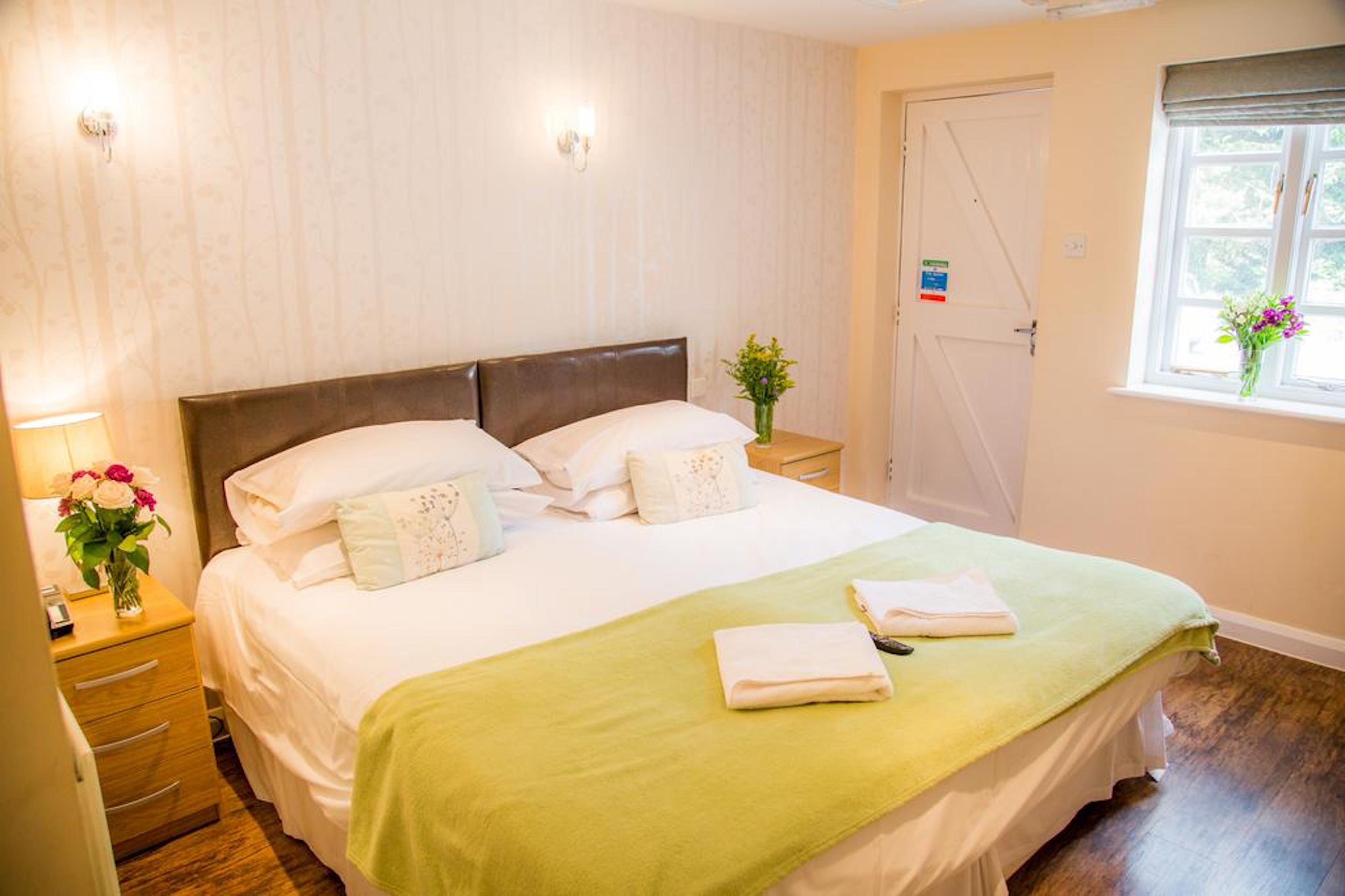Stay And Relax At The Yew Tree Manuden Bagian luar foto