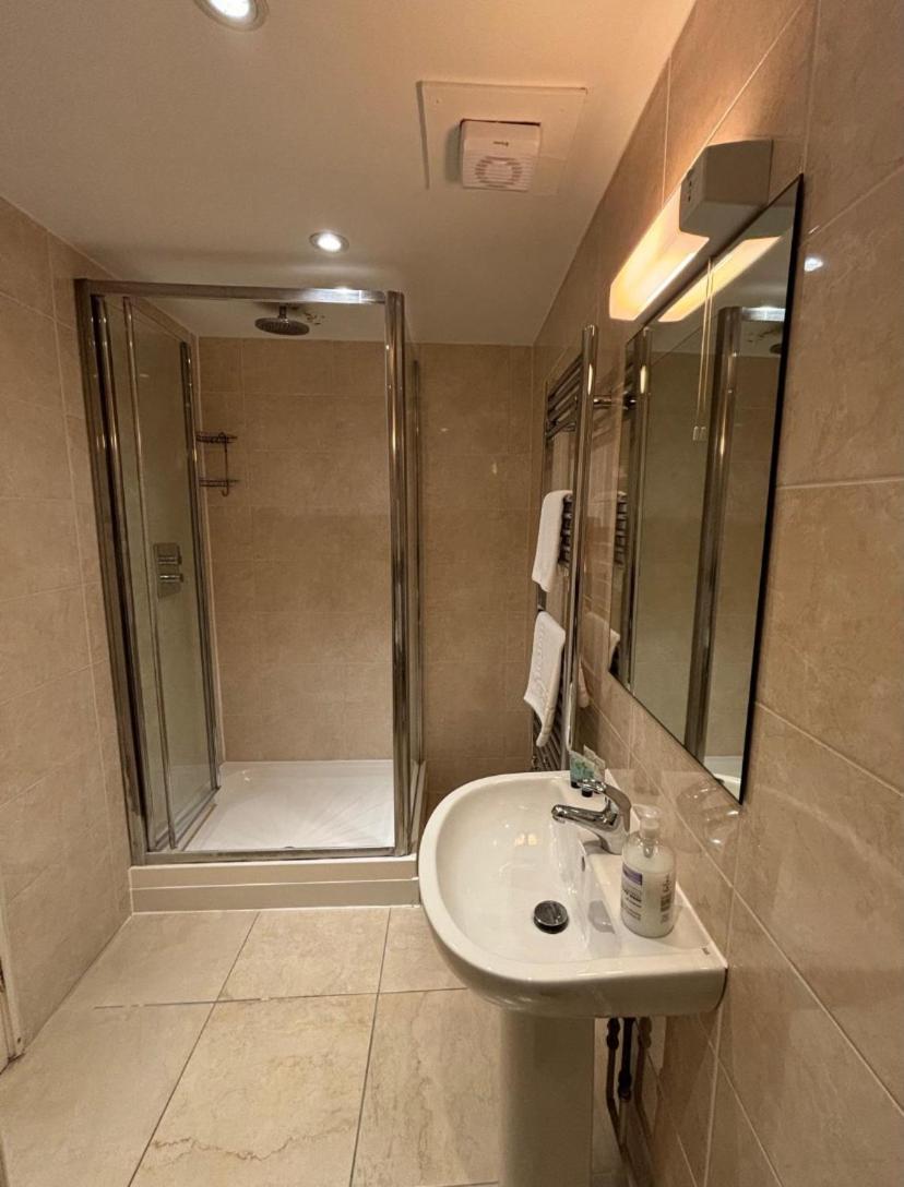 Stay And Relax At The Yew Tree Manuden Bagian luar foto