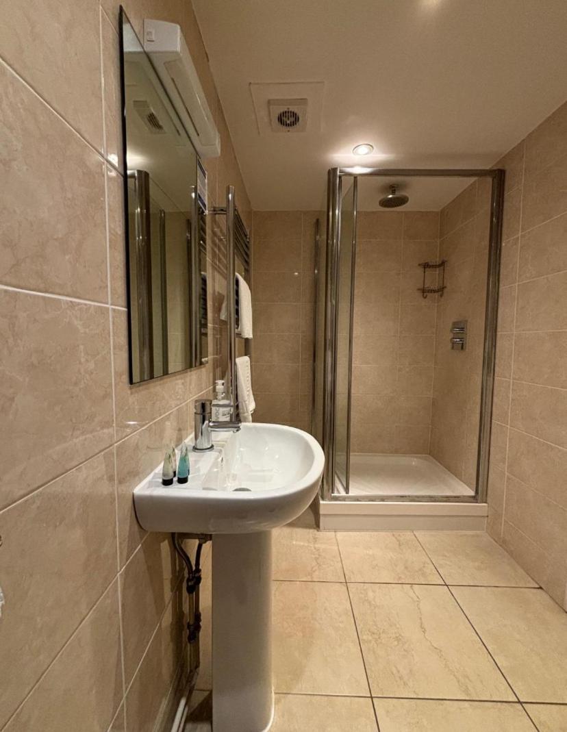 Stay And Relax At The Yew Tree Manuden Bagian luar foto