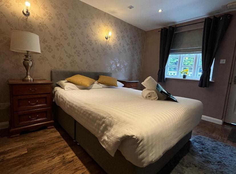 Stay And Relax At The Yew Tree Manuden Bagian luar foto