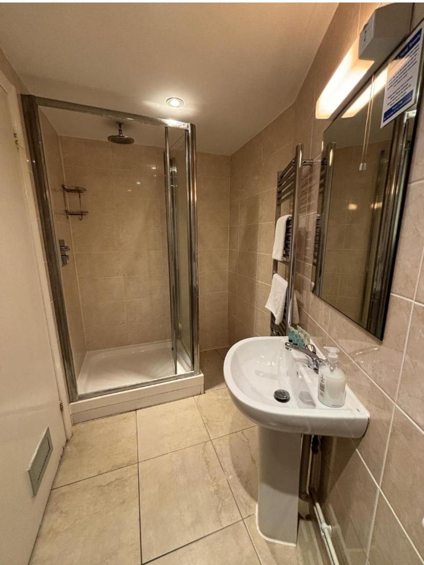 Stay And Relax At The Yew Tree Manuden Bagian luar foto