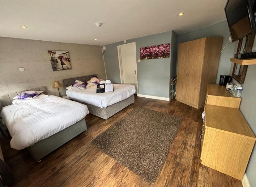 Stay And Relax At The Yew Tree Manuden Bagian luar foto