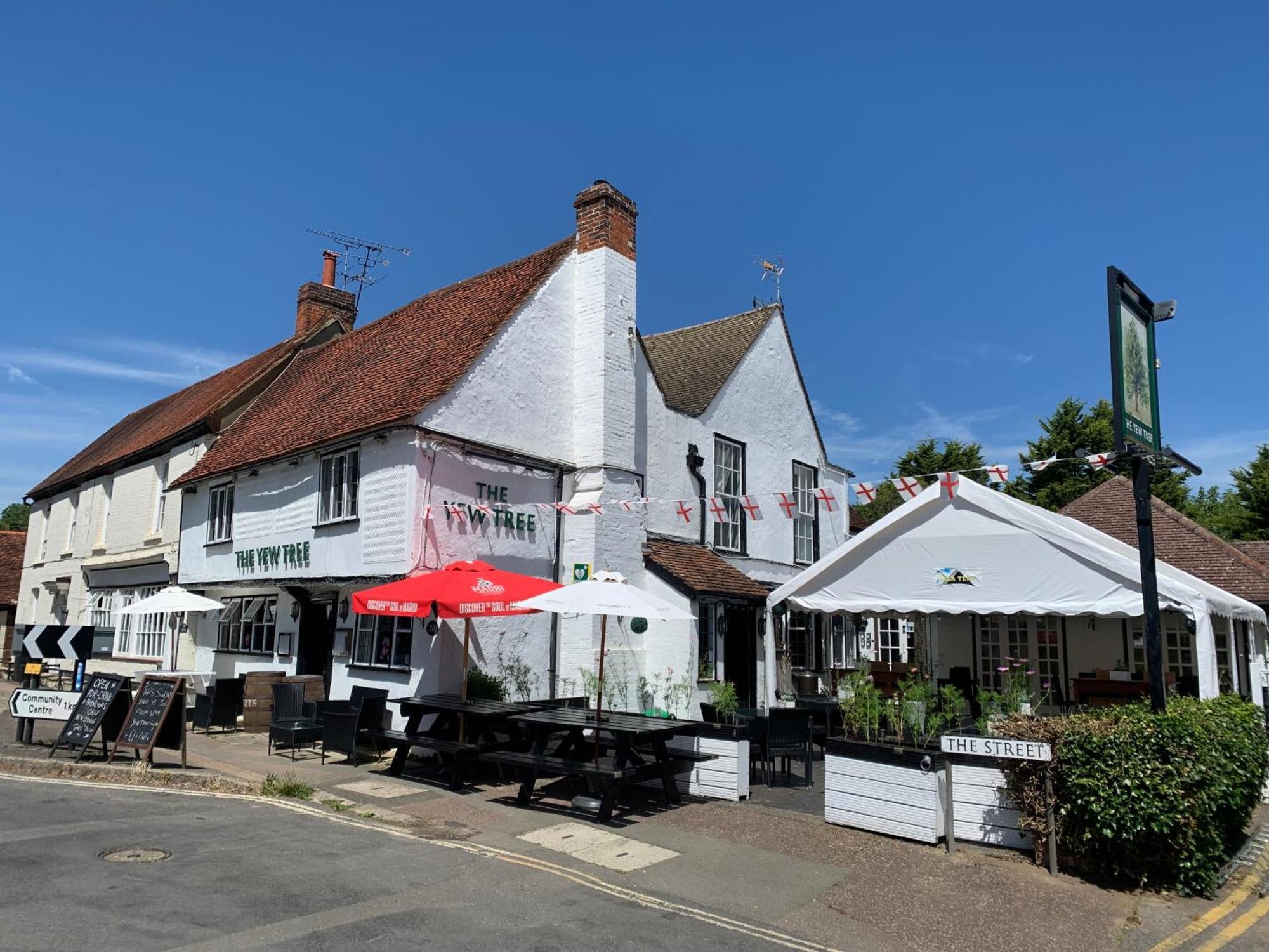 Stay And Relax At The Yew Tree Manuden Bagian luar foto