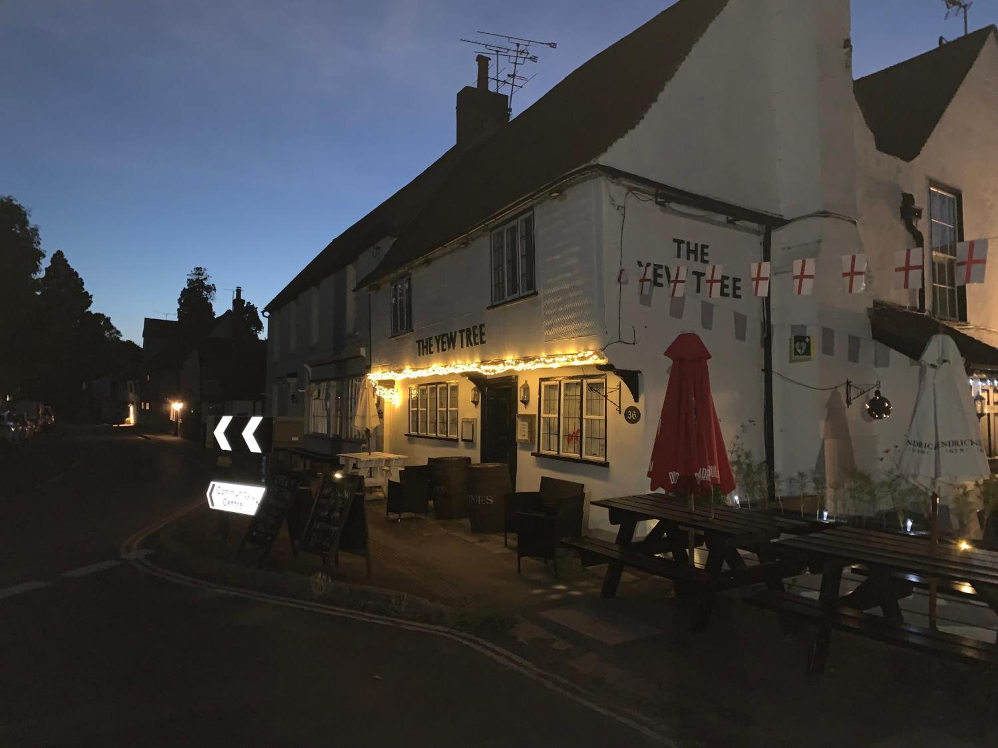 Stay And Relax At The Yew Tree Manuden Bagian luar foto